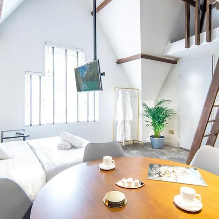 New Family Penthouse 7min From Rotterdam Station Floor App4 Frühstückspension Schiedam