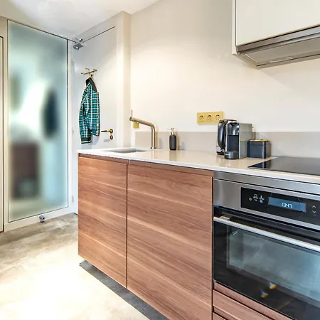 ゲストハウス New Family Penthouse 7min From Rotterdam Station Floor App4